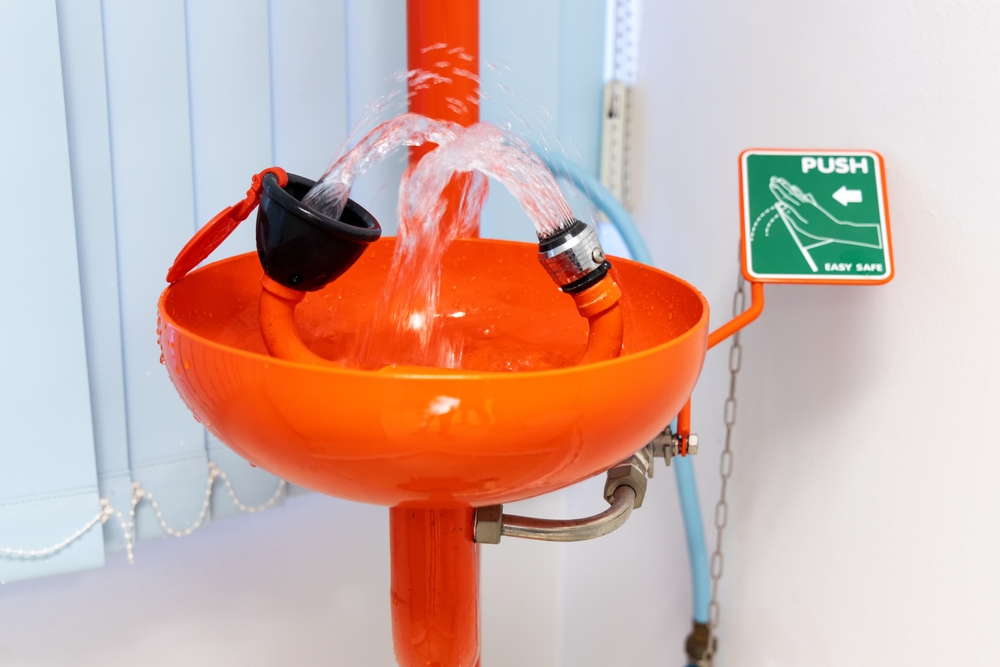 Emergency eyewash station