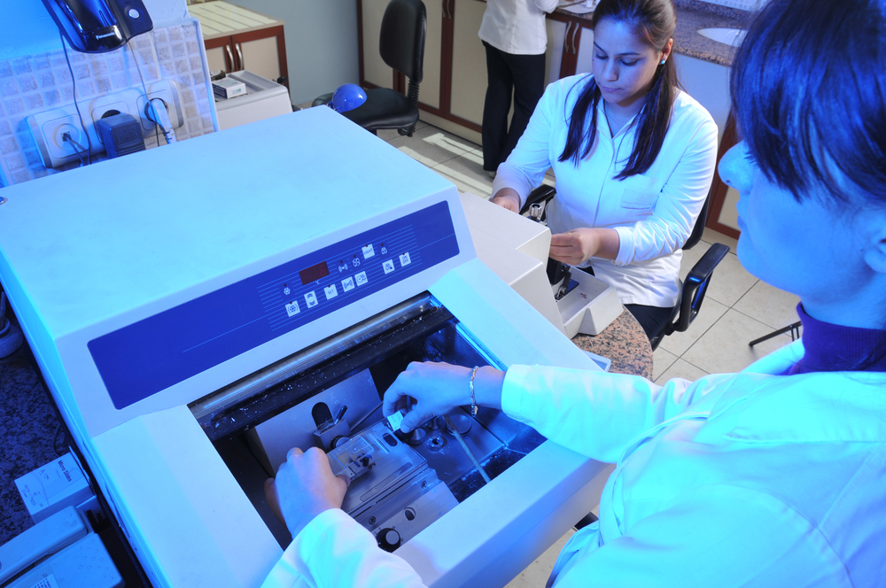  A pathologist working at frozen unit 